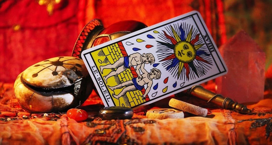 Carta de El sol del Tarot de Marsella, El viaje del Loco